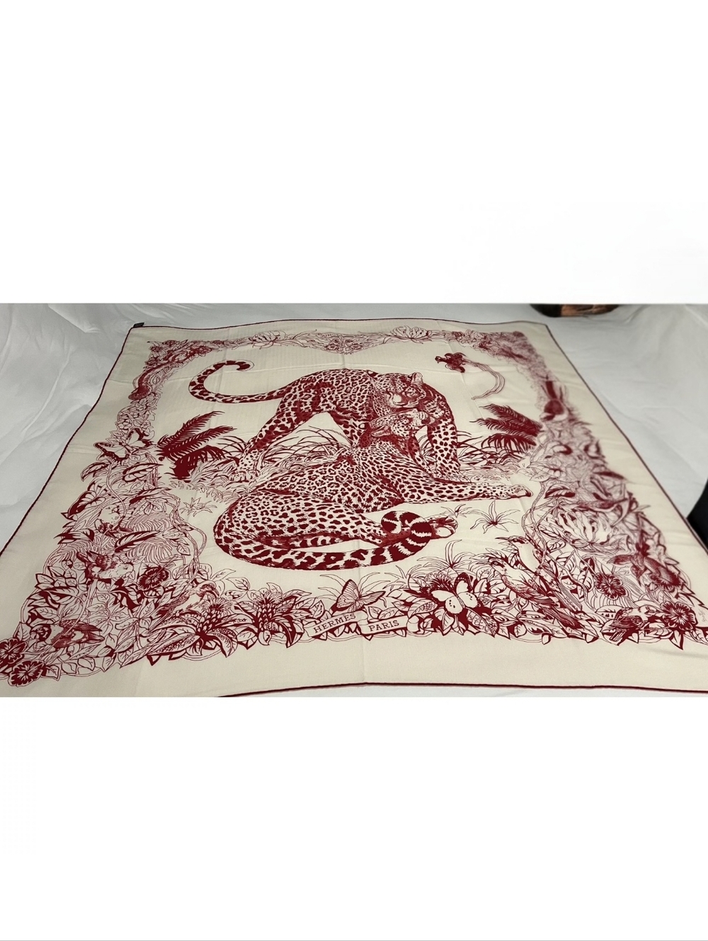 Authentic Hermès Paris Cashmere & Silk Shawl – “Single Love” Leopard Design - Picture 4 of 4